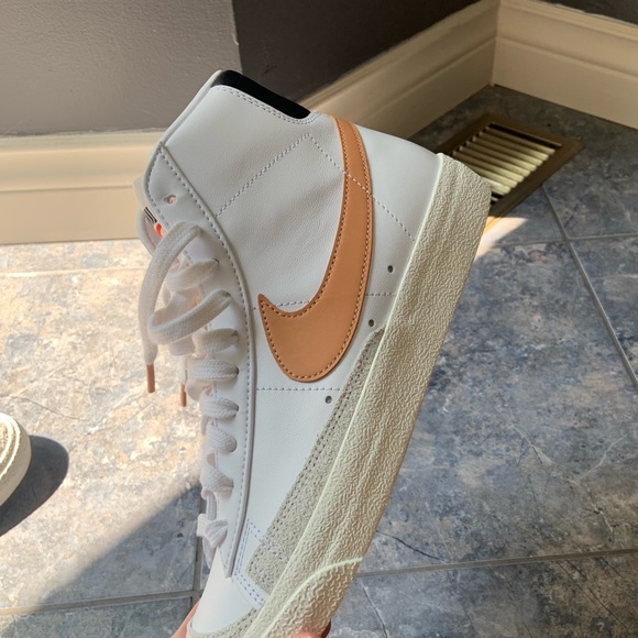 Pink Nike blazers size 9.5 women’s 8 men’s - Picture 4 of 7